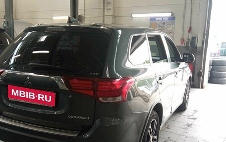 Mitsubishi Outlander III рестайлинг 3, 2017 год, 1 290 000 рублей, 3 фотография