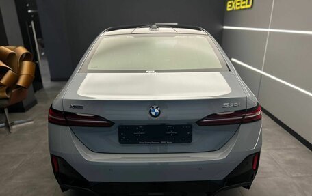 BMW 5 серия, 2023 год, 8 310 000 рублей, 6 фотография