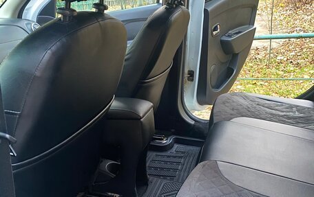 Renault Logan II, 2017 год, 750 000 рублей, 9 фотография