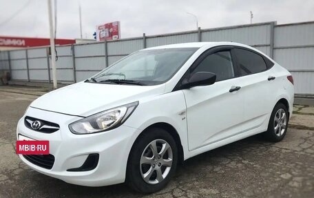 Hyundai Solaris II рестайлинг, 2013 год, 900 000 рублей, 2 фотография