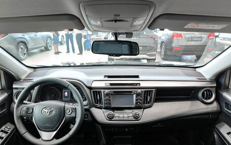 Toyota RAV4, 2016 год, 2 450 000 рублей, 18 фотография