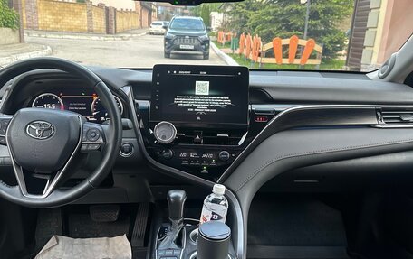 Toyota Camry, 2023 год, 3 600 000 рублей, 10 фотография