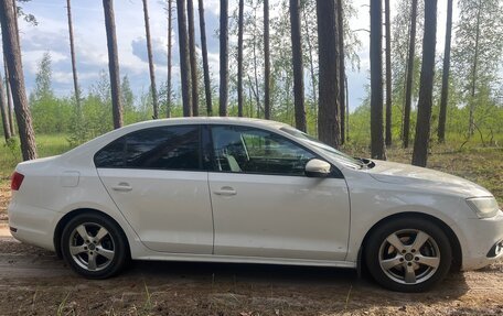 Volkswagen Jetta VI, 2011 год, 740 000 рублей, 2 фотография