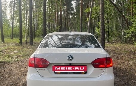 Volkswagen Jetta VI, 2011 год, 740 000 рублей, 3 фотография