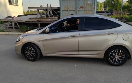 Hyundai Solaris II рестайлинг, 2013 год, 700 000 рублей, 7 фотография