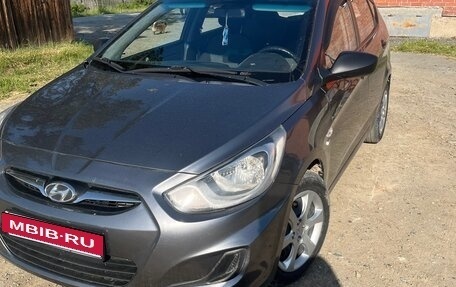 Hyundai Solaris II рестайлинг, 2013 год, 670 000 рублей, 5 фотография