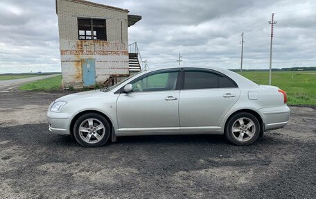 Toyota Avensis III рестайлинг, 2005 год, 650 000 рублей, 1 фотография