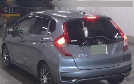 Honda Fit III, 2018 год, 1 050 000 рублей, 2 фотография