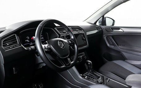Volkswagen Tiguan II, 2019 год, 2 298 000 рублей, 15 фотография