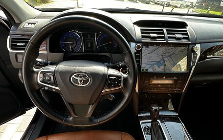 Toyota Camry, 2017 год, 2 250 000 рублей, 13 фотография