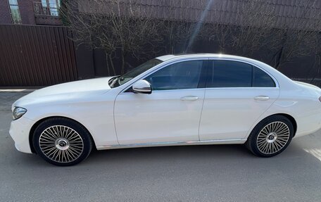 Mercedes-Benz E-Класс, 2019 год, 3 000 000 рублей, 4 фотография