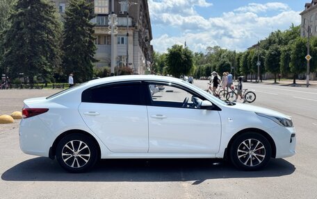 KIA Rio IV, 2018 год, 1 170 000 рублей, 2 фотография
