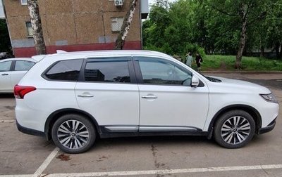 Mitsubishi Outlander III рестайлинг 3, 2019 год, 1 650 000 рублей, 1 фотография