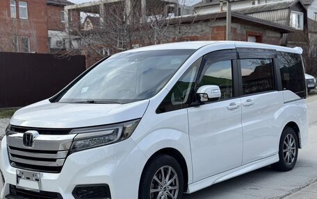 Honda Stepwgn IV, 2021 год, 1 990 000 рублей, 2 фотография