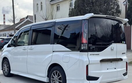 Honda Stepwgn IV, 2021 год, 1 990 000 рублей, 4 фотография
