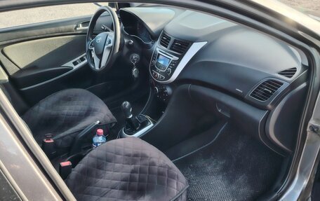 Hyundai Solaris II рестайлинг, 2011 год, 650 000 рублей, 6 фотография