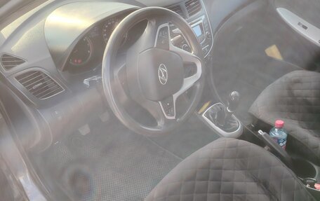 Hyundai Solaris II рестайлинг, 2011 год, 650 000 рублей, 5 фотография