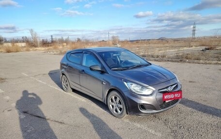 Hyundai Solaris II рестайлинг, 2011 год, 650 000 рублей, 2 фотография