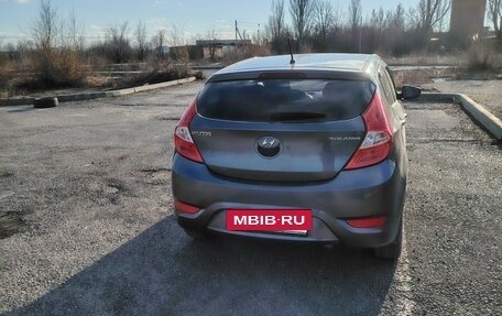 Hyundai Solaris II рестайлинг, 2011 год, 650 000 рублей, 3 фотография