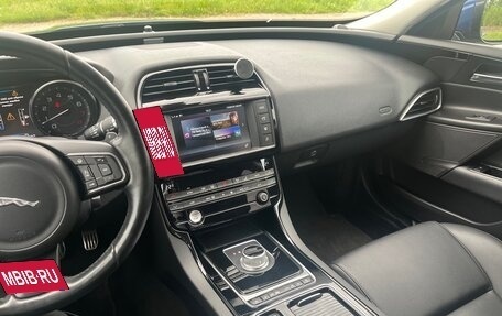 Jaguar XE I рестайлинг, 2015 год, 1 800 000 рублей, 12 фотография