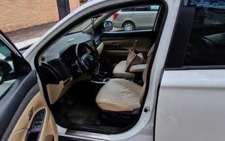 Mitsubishi Outlander III рестайлинг 3, 2019 год, 1 650 000 рублей, 4 фотография