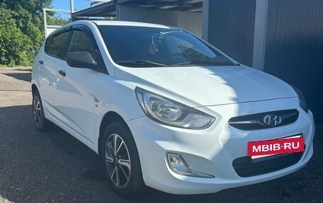 Hyundai Accent IV, 2013 год, 860 000 рублей, 3 фотография
