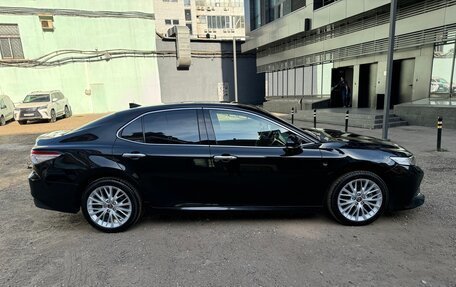 Toyota Camry, 2019 год, 2 800 000 рублей, 20 фотография