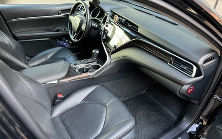Toyota Camry, 2019 год, 2 800 000 рублей, 21 фотография