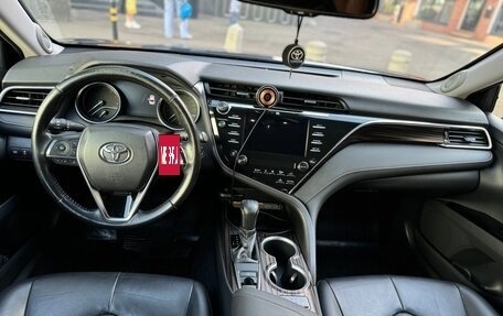 Toyota Camry, 2019 год, 2 800 000 рублей, 23 фотография