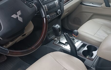 Mitsubishi Pajero IV, 2014 год, 2 800 000 рублей, 9 фотография