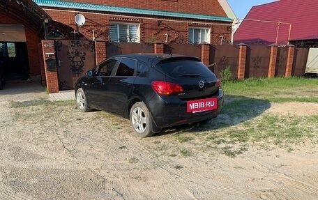 Opel Astra J, 2011 год, 690 000 рублей, 2 фотография