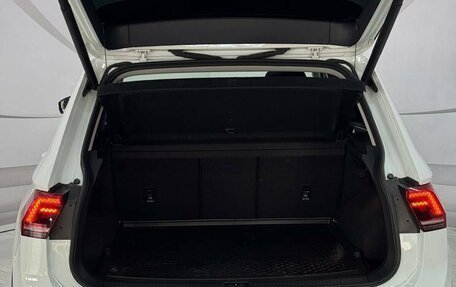 Volkswagen Tiguan II, 2019 год, 2 500 000 рублей, 24 фотография