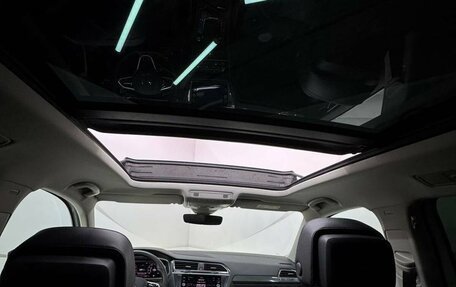 Volkswagen Tiguan II, 2019 год, 2 500 000 рублей, 21 фотография