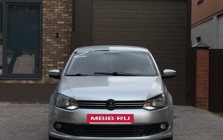 Volkswagen Polo VI (EU Market), 2011 год, 690 000 рублей, 2 фотография
