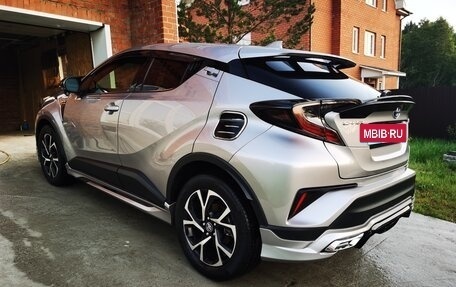 Toyota C-HR I рестайлинг, 2017 год, 2 450 000 рублей, 16 фотография
