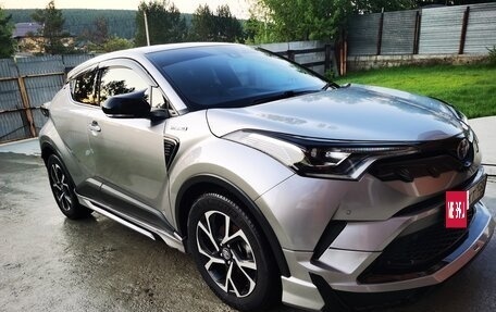 Toyota C-HR I рестайлинг, 2017 год, 2 450 000 рублей, 23 фотография