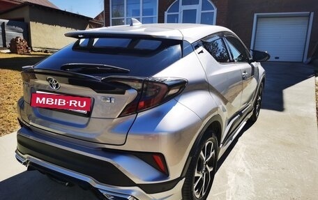 Toyota C-HR I рестайлинг, 2017 год, 2 450 000 рублей, 17 фотография