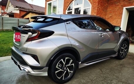 Toyota C-HR I рестайлинг, 2017 год, 2 450 000 рублей, 15 фотография