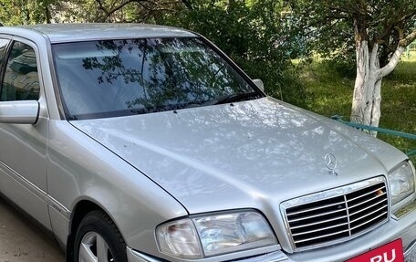 Mercedes-Benz C-Класс, 1994 год, 400 000 рублей, 2 фотография