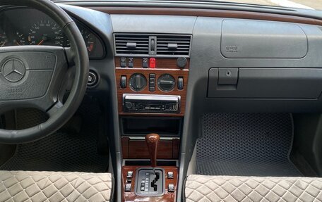 Mercedes-Benz C-Класс, 1994 год, 400 000 рублей, 7 фотография