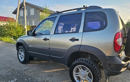 Chevrolet Niva I рестайлинг, 2012 год, 550 000 рублей, 3 фотография