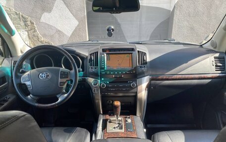 Toyota Land Cruiser 200, 2011 год, 4 450 000 рублей, 21 фотография