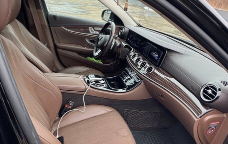Mercedes-Benz E-Класс, 2016 год, 3 250 000 рублей, 24 фотография