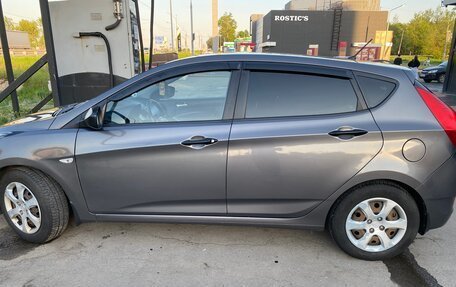 Hyundai Solaris II рестайлинг, 2013 год, 870 000 рублей, 2 фотография