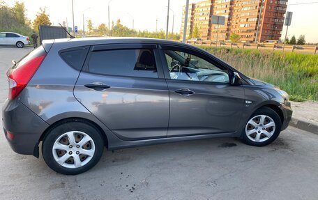 Hyundai Solaris II рестайлинг, 2013 год, 870 000 рублей, 3 фотография