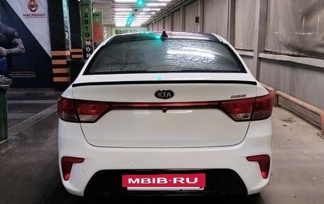KIA Rio IV, 2018 год, 1 000 000 рублей, 2 фотография
