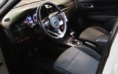KIA Rio IV, 2018 год, 1 000 000 рублей, 9 фотография