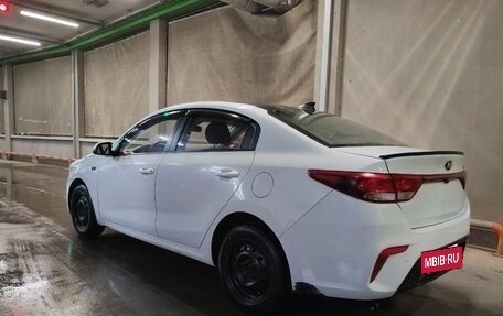 KIA Rio IV, 2018 год, 1 000 000 рублей, 6 фотография