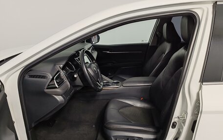 Toyota Camry, 2018 год, 2 375 000 рублей, 16 фотография