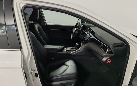 Toyota Camry, 2018 год, 2 375 000 рублей, 22 фотография